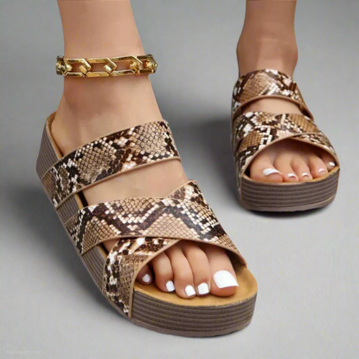 Isla | Damen Geflochtene Kreuzriemen Keilabsatz Sandalen