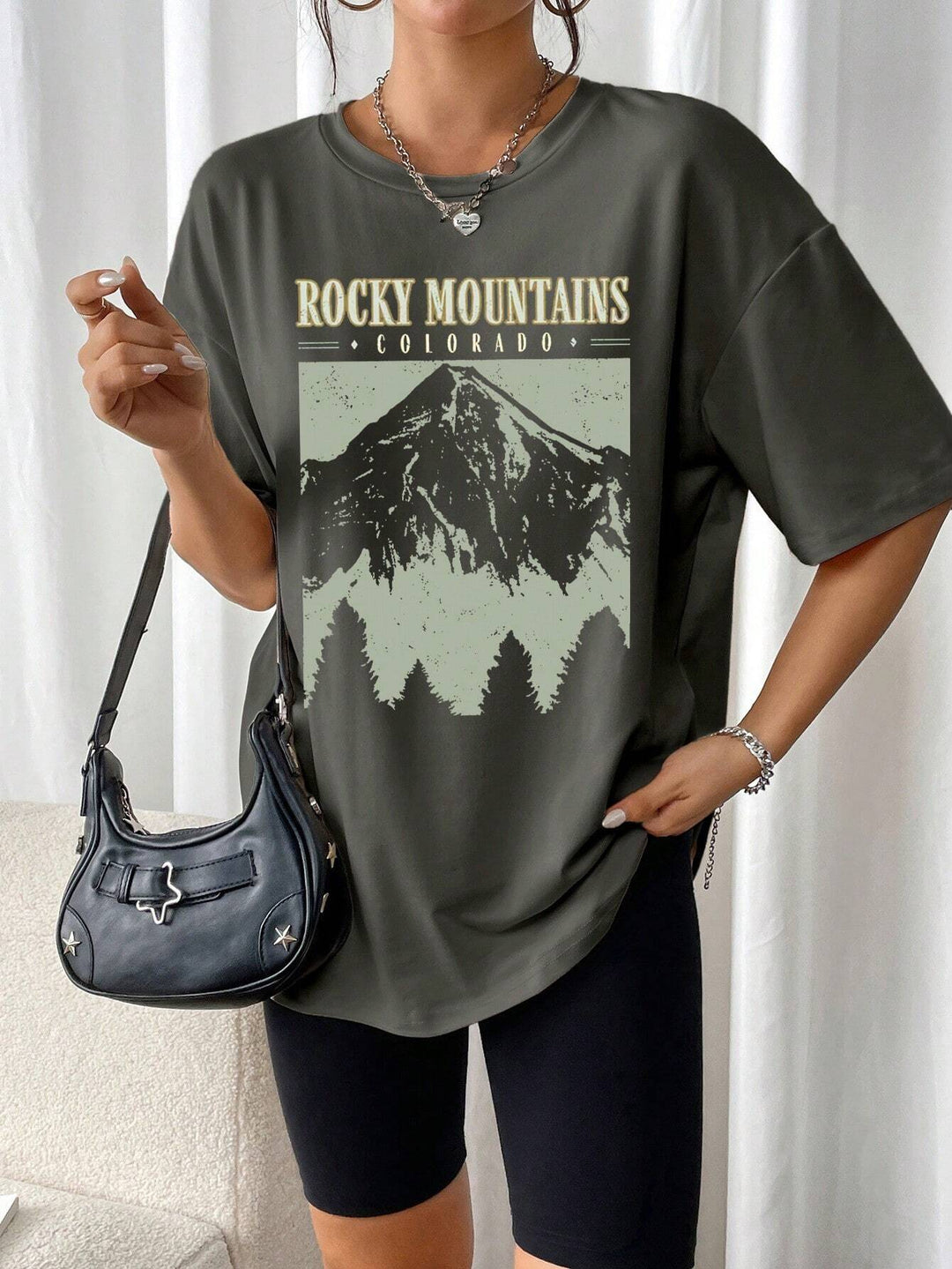 Oversized T-Shirt "Rocky Mountains" in Vintage-Zwart – Urban Streetstyle met Retro-Vibe