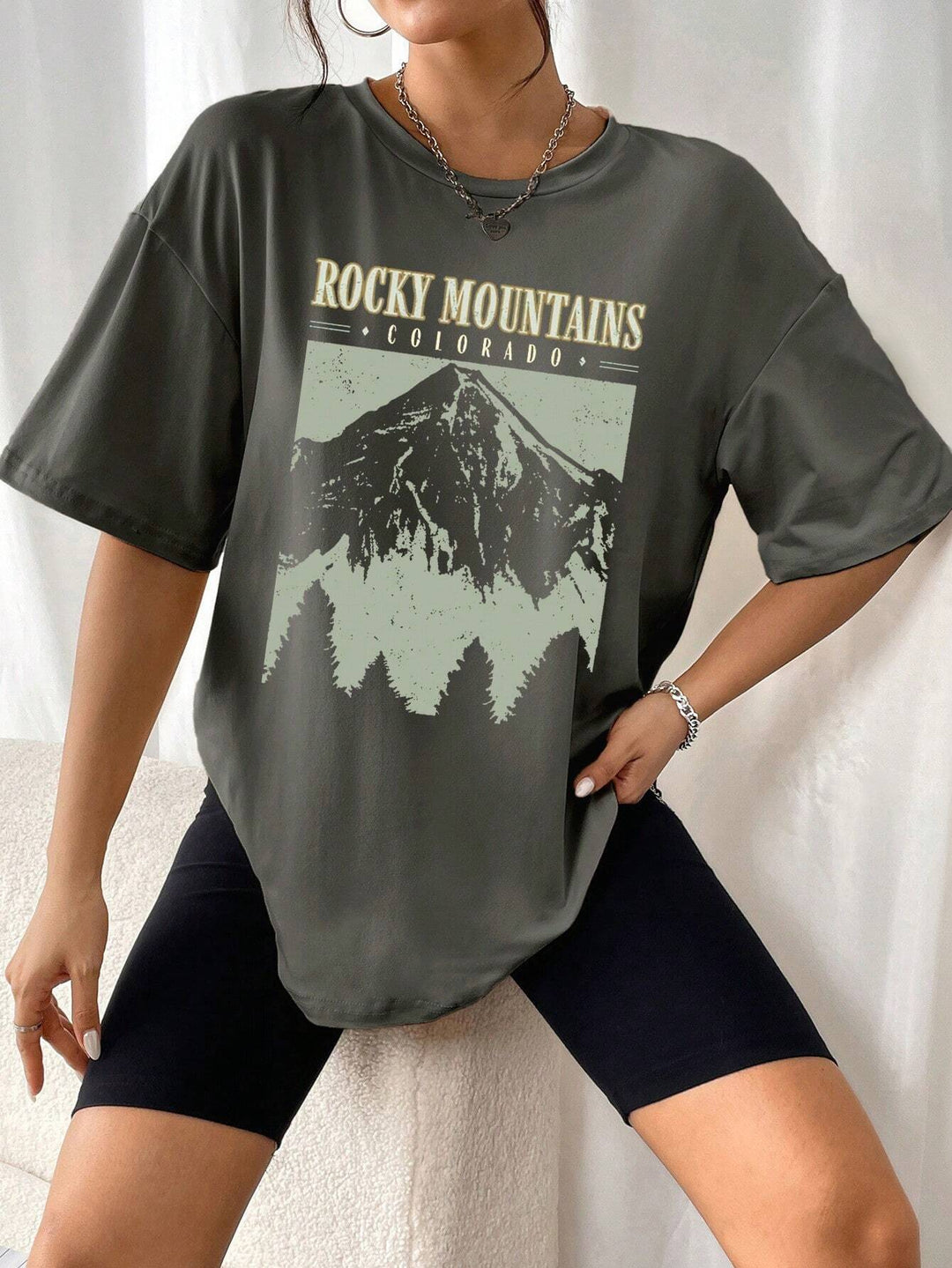 Oversized T-Shirt "Rocky Mountains" in Vintage-Zwart – Urban Streetstyle met Retro-Vibe
