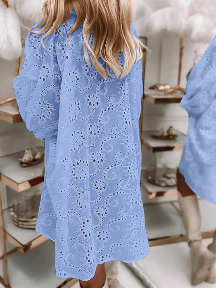 Elegante Sommerbluse mit Stickerei und Knopfleiste
