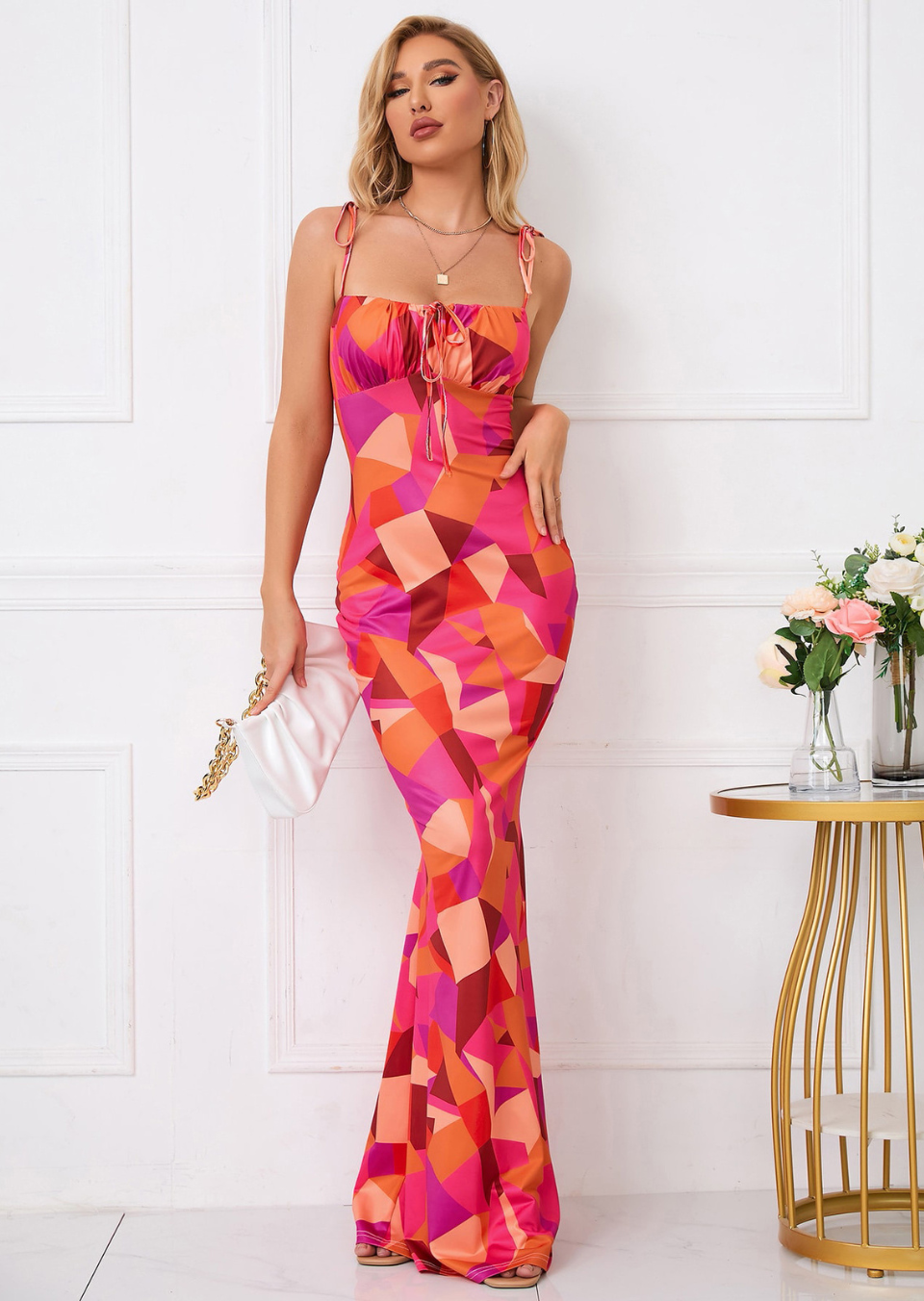 Figuuraccentuerende Maxikleed met Bloemenpatroon en Strikdetails – vrouwelijke zomerdroom
