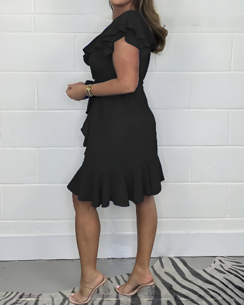 Elegantes Rüschenkleid mit V-Ausschnitt – weiblicher Look für jeden Anlass