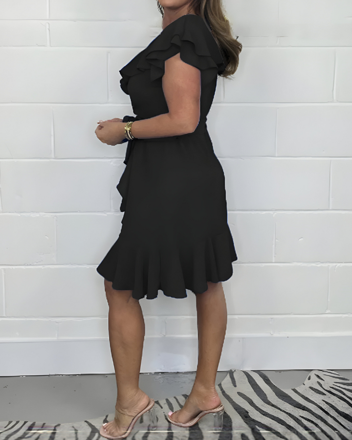 Elegantes Rüschenkleid mit V-Ausschnitt – weiblicher Look für jeden Anlass