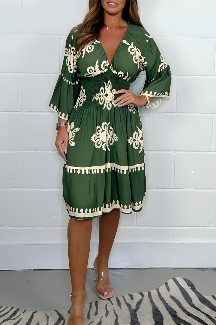 Elegante jurk met patroon en V-hals – perfect voor elke gelegenheid