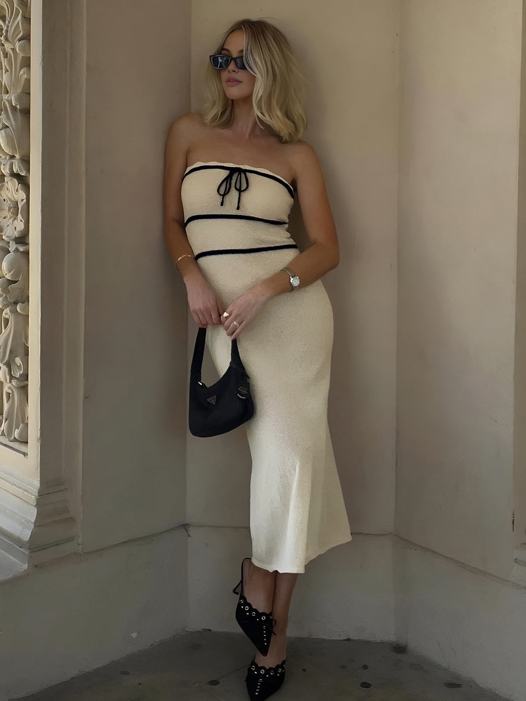 Amelie | Schulterfreies Bouclé-Kleid in Creme mit Kontrastpaspeln