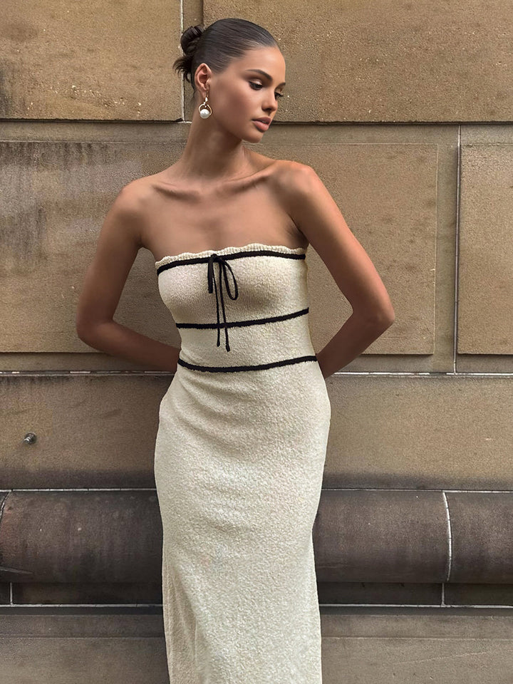 Amelie | Schulterfreies Bouclé-Kleid in Creme mit Kontrastpaspeln