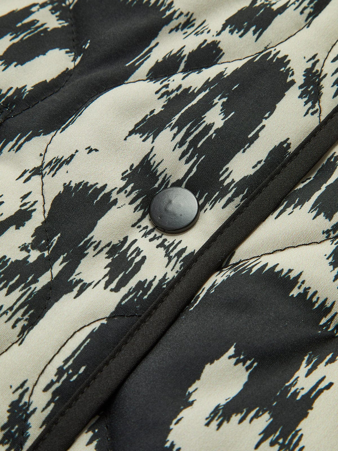 Leona | Jacke mit Tierprint – Ein Statement für den mutigen Look