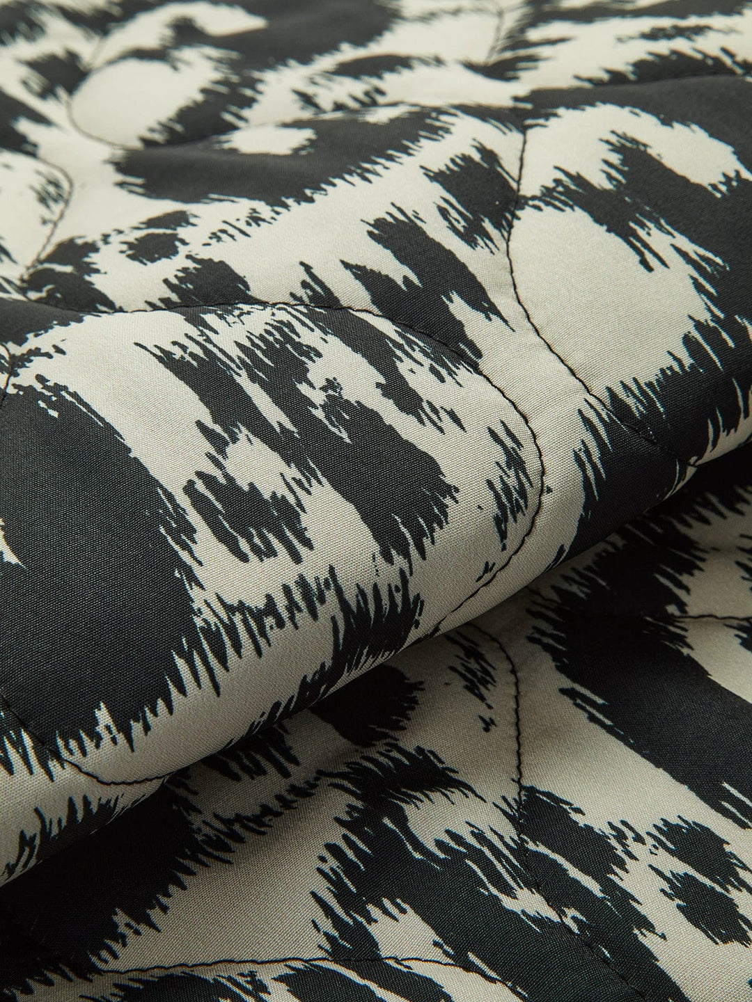 Leona | Jacke mit Tierprint – Ein Statement für den mutigen Look
