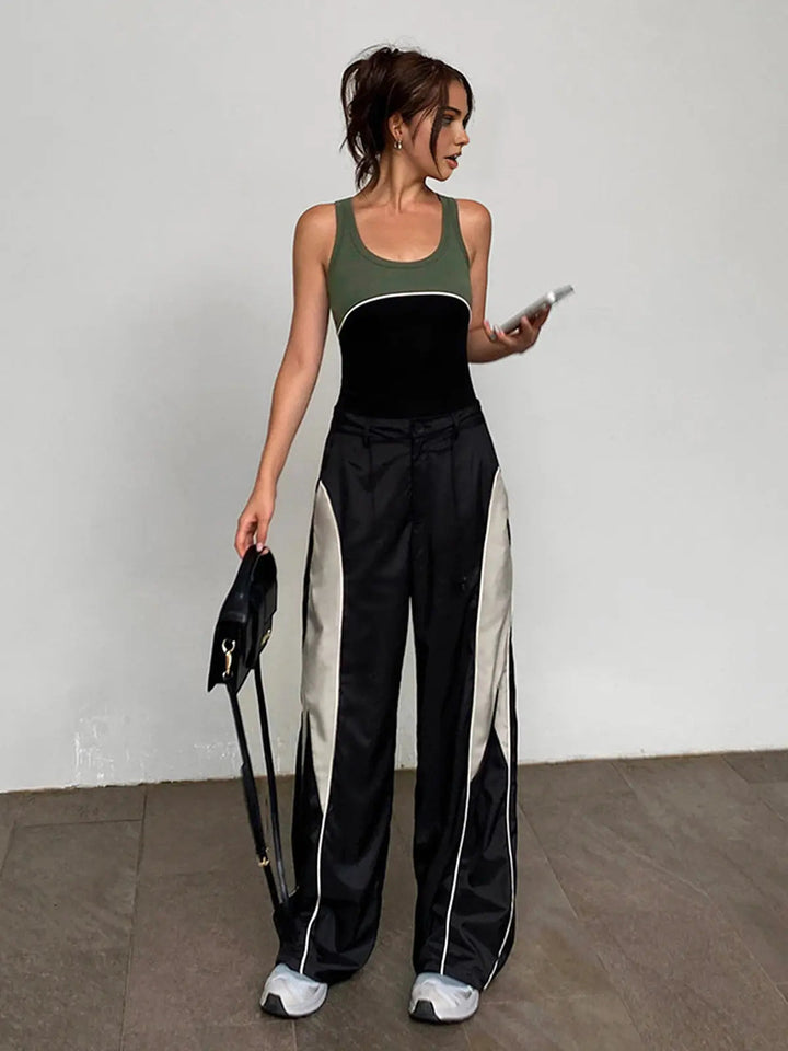 Viola | Joggingbroek met wijde pijpen en gedurfde zijstreep-detail