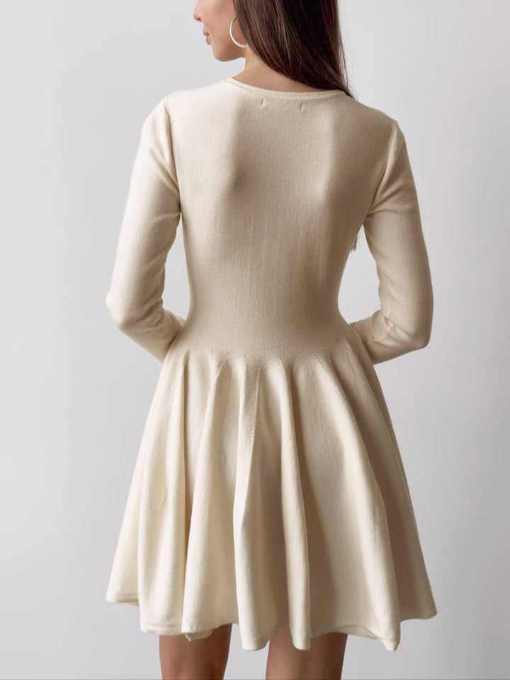 Alina | Elegantes Damen-Skaterkleid in Creme mit langen Ärmeln