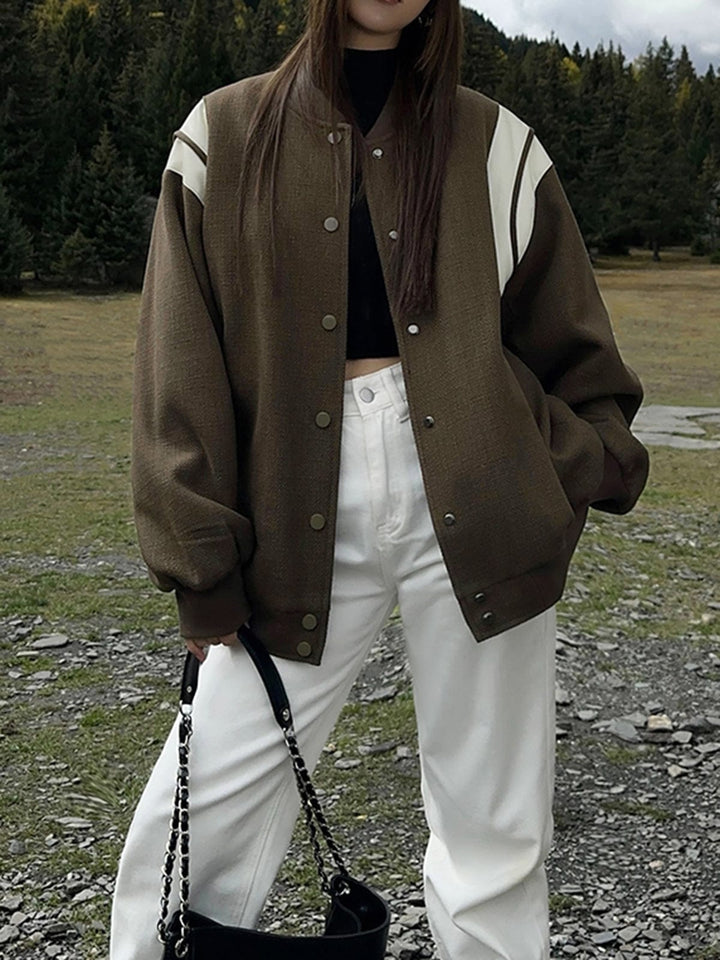 Molly | Lässige Varsity-Jacke im Retro-Stil mit gestreiften Ärmeldetails und Rippbündchen