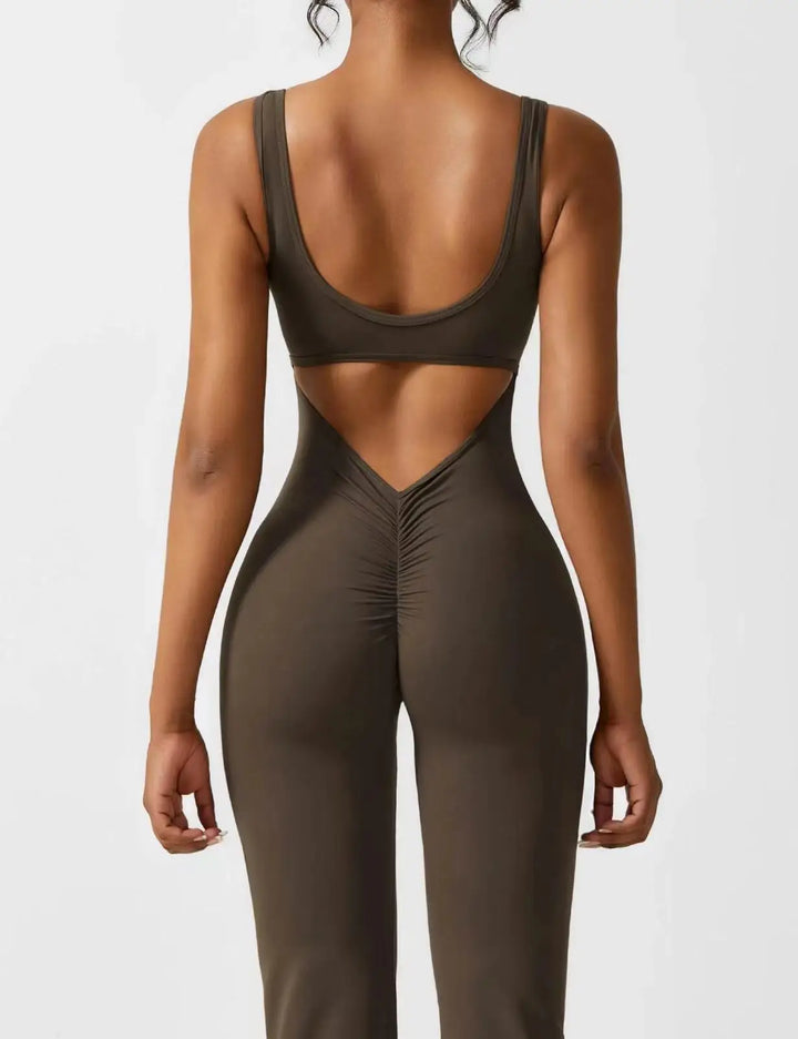 Flared™ Jumpsuit | Racerback-Design | Stretchig und elegant