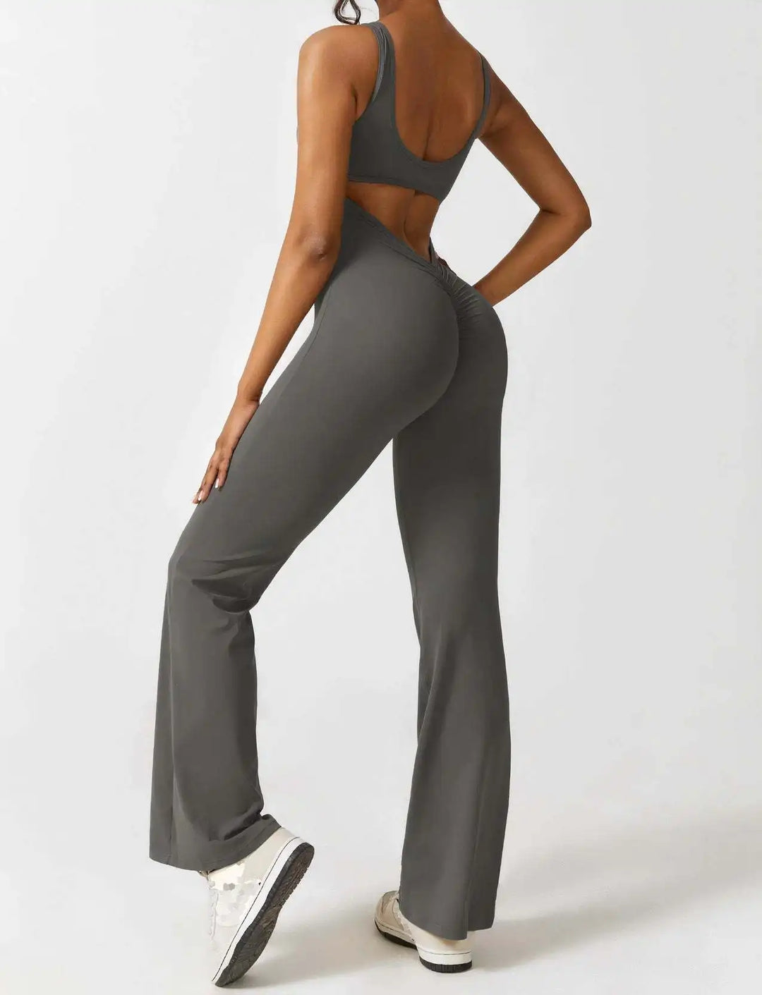 Flared™ Jumpsuit | Racerback-Design | Stretchig und elegant