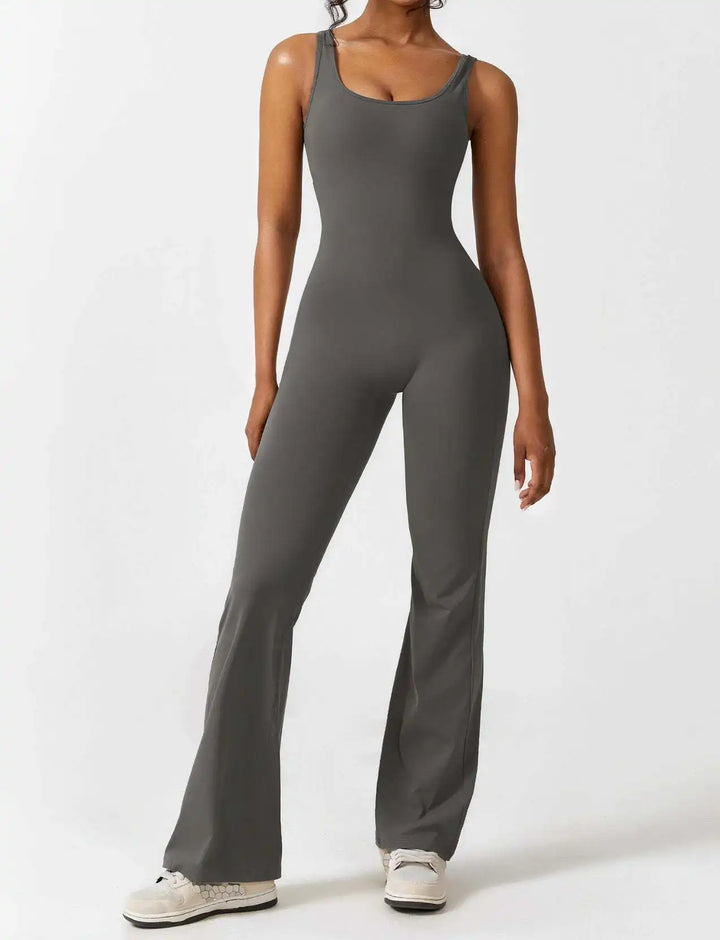 Flared™ Jumpsuit | Racerback-Design | Stretchig und elegant
