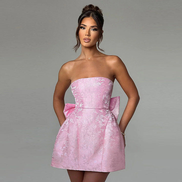 Champagnekleurige Mini-Cocktailjurk – Schoudervrije Avondjurk met Strikdetail