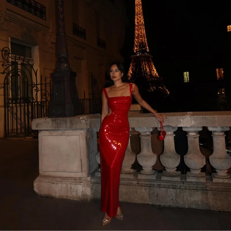 Emilia| Glänzendes Maxikleid mit Spaghettiträgern