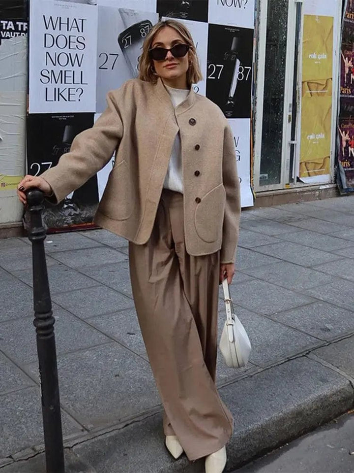 Courtney | Oversized Wolljacke mit asymmetrischem Knopfverschluss und großen Taschen