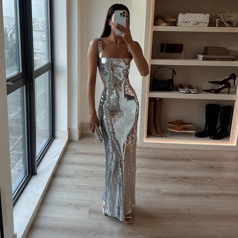 Emilia| Glänzendes Maxikleid mit Spaghettiträgern