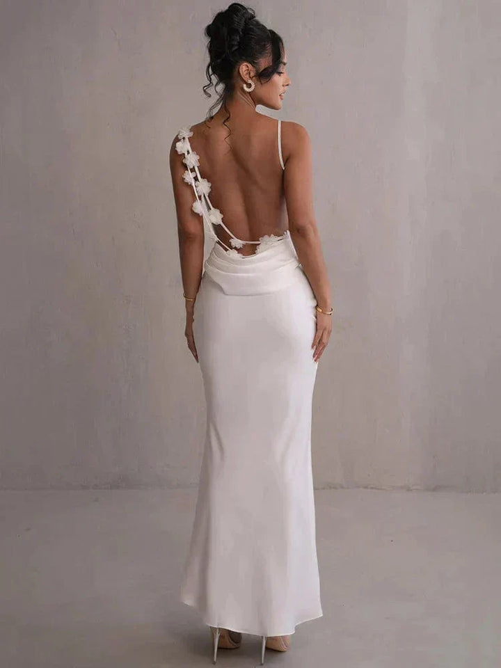 Xenia | Elegante Rugloze Satijnen Maxijurk met Bloemapplicaties