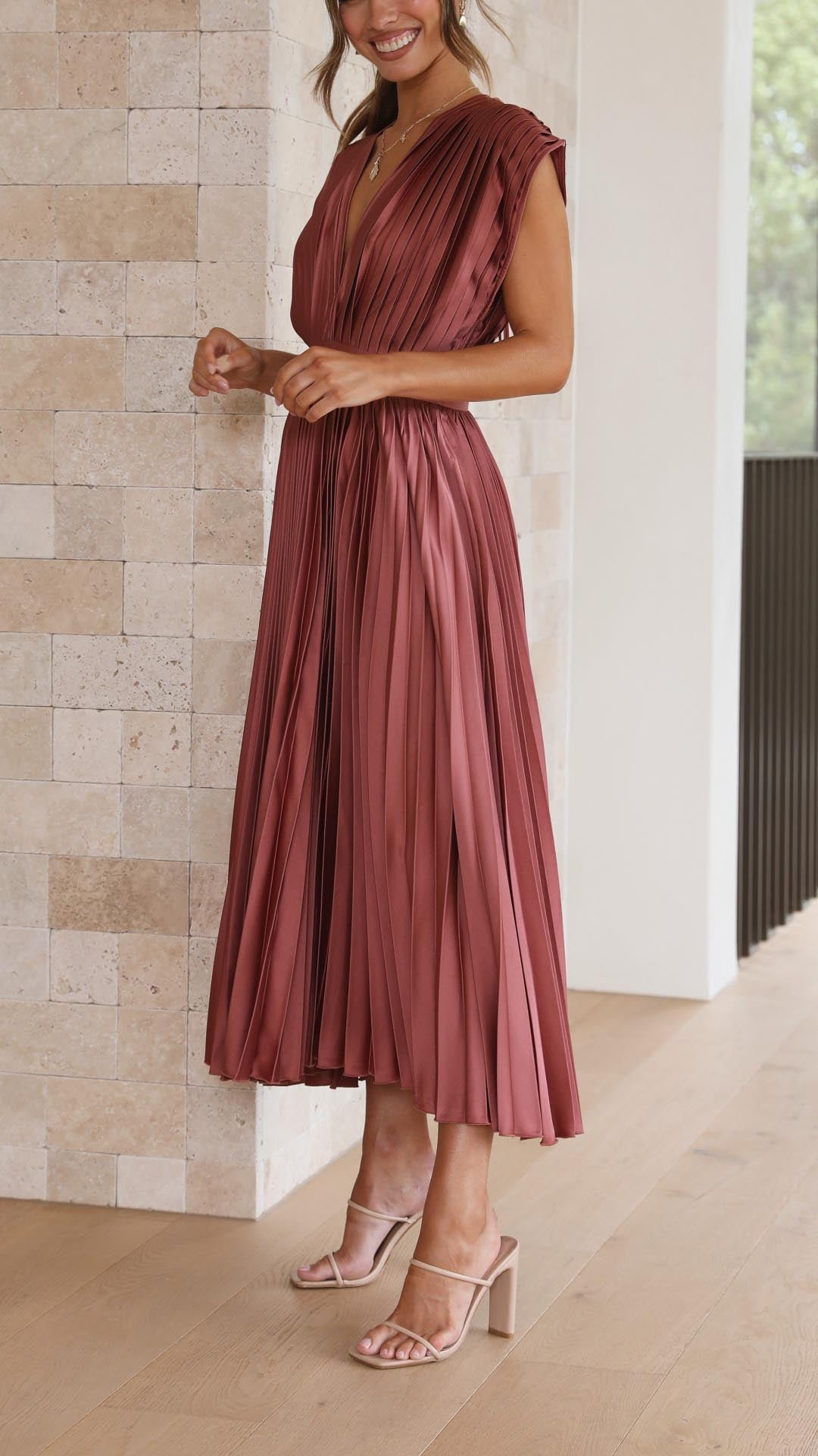 Olivia | Damen Elegantes Midikleid mit tiefem V-Ausschnitt und Falten
