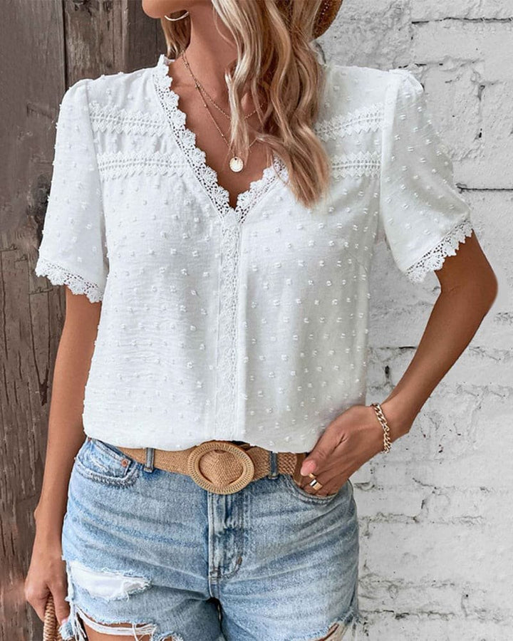 Dames Boho V-Hals Blouse met Zwitserse Stippen en Kantdetails