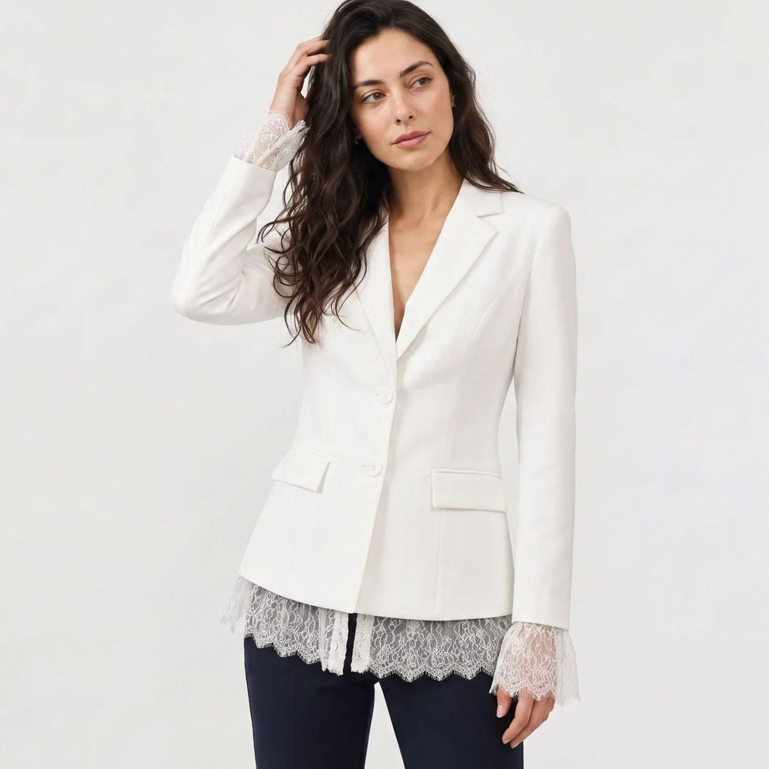 Dames Getailleerde Blazer met Kanten Zoom en Manchetten - Wit