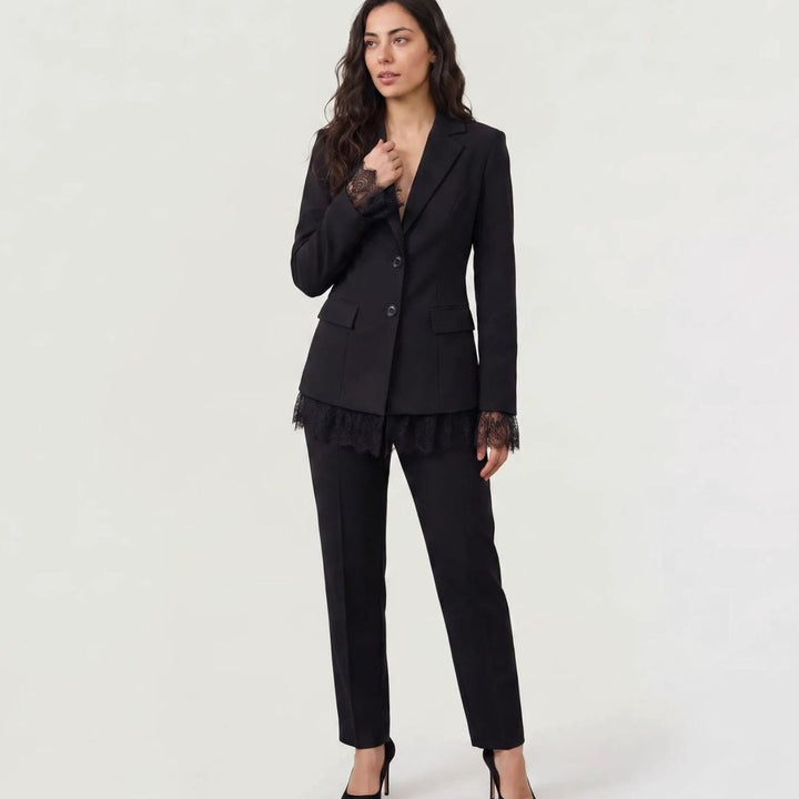 Dames Getailleerde Blazer met Kanten Zoom en Manchetten