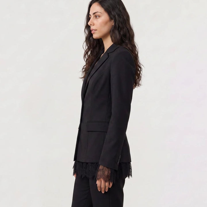 Dames Getailleerde Blazer met Kanten Zoom en Manchetten