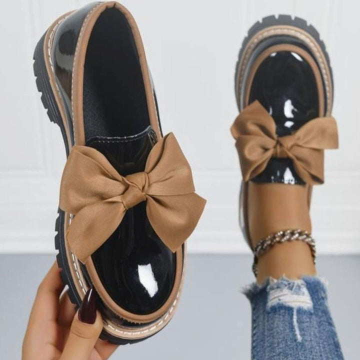 Dames Glanzende Instapper Loafers Strikdetail Platte Zool - Beige