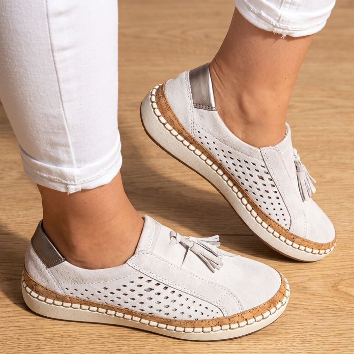 Dames Instappers Geperforeerde Suède Sneakers met Kwastjes - Wit