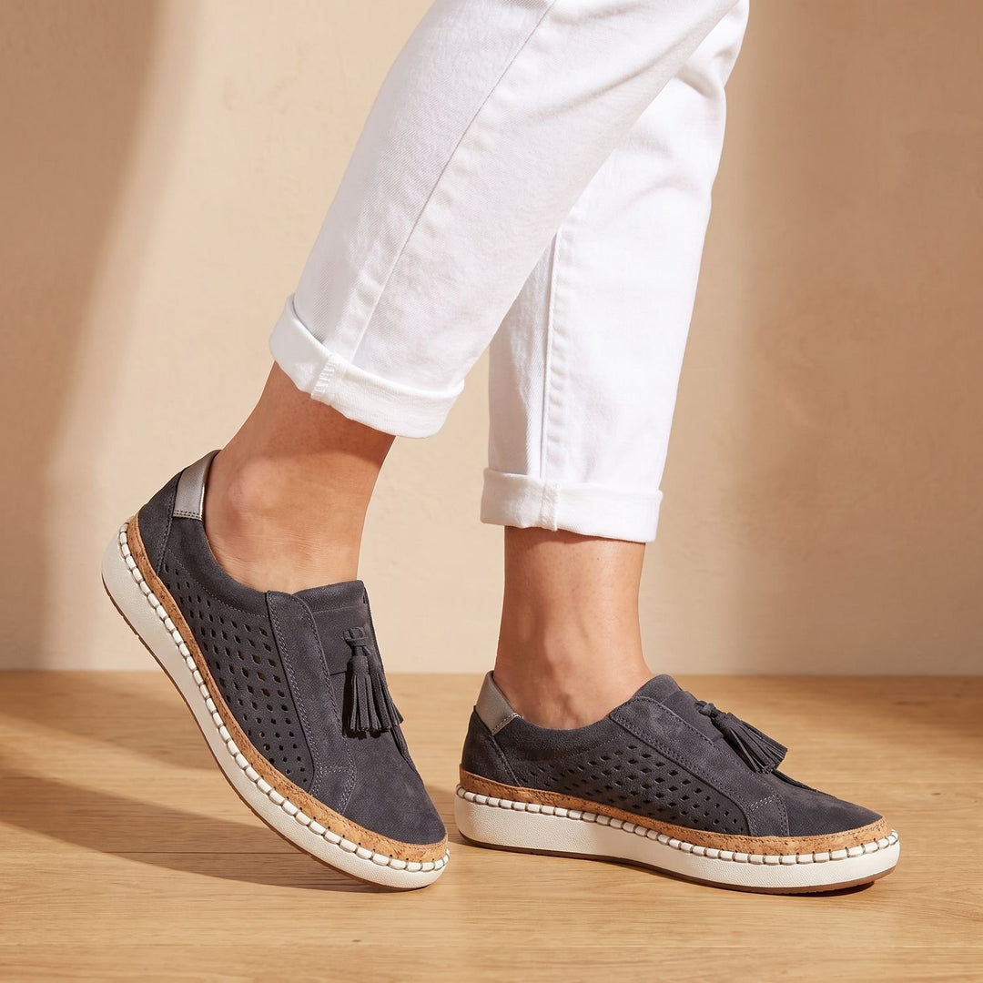 Dames Instappers Geperforeerde Suède Sneakers met Kwastjes - Zwart