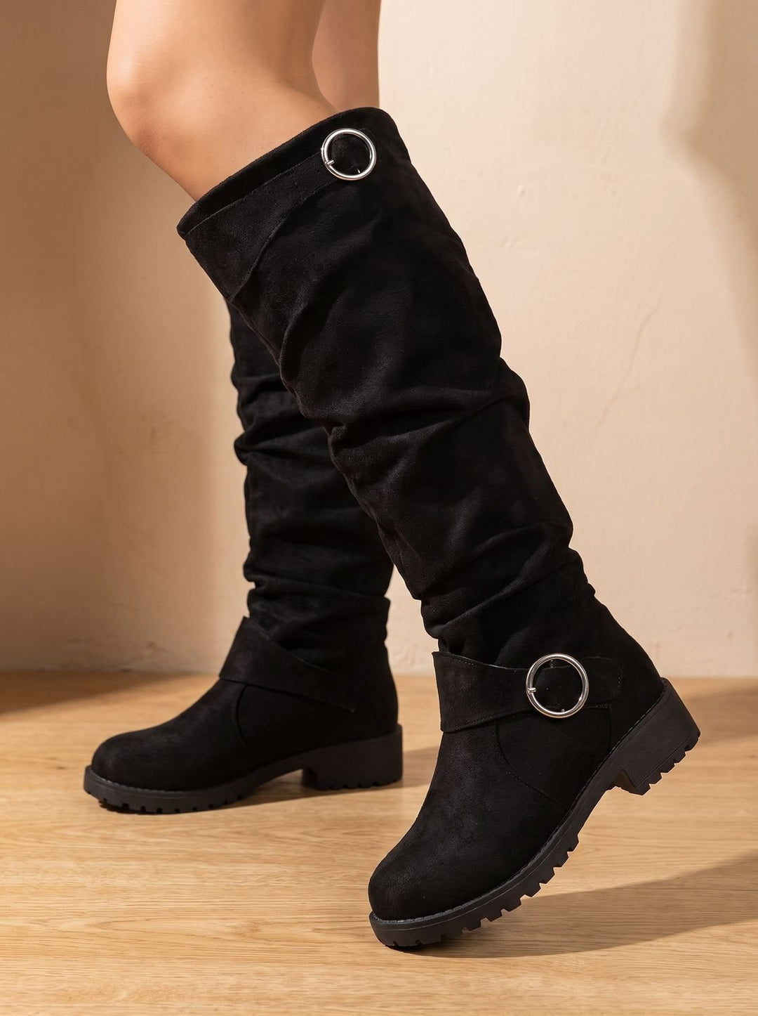 Dames Kniehoge Laarzen Geplooide Suède Look Buckle Detail - Zwart