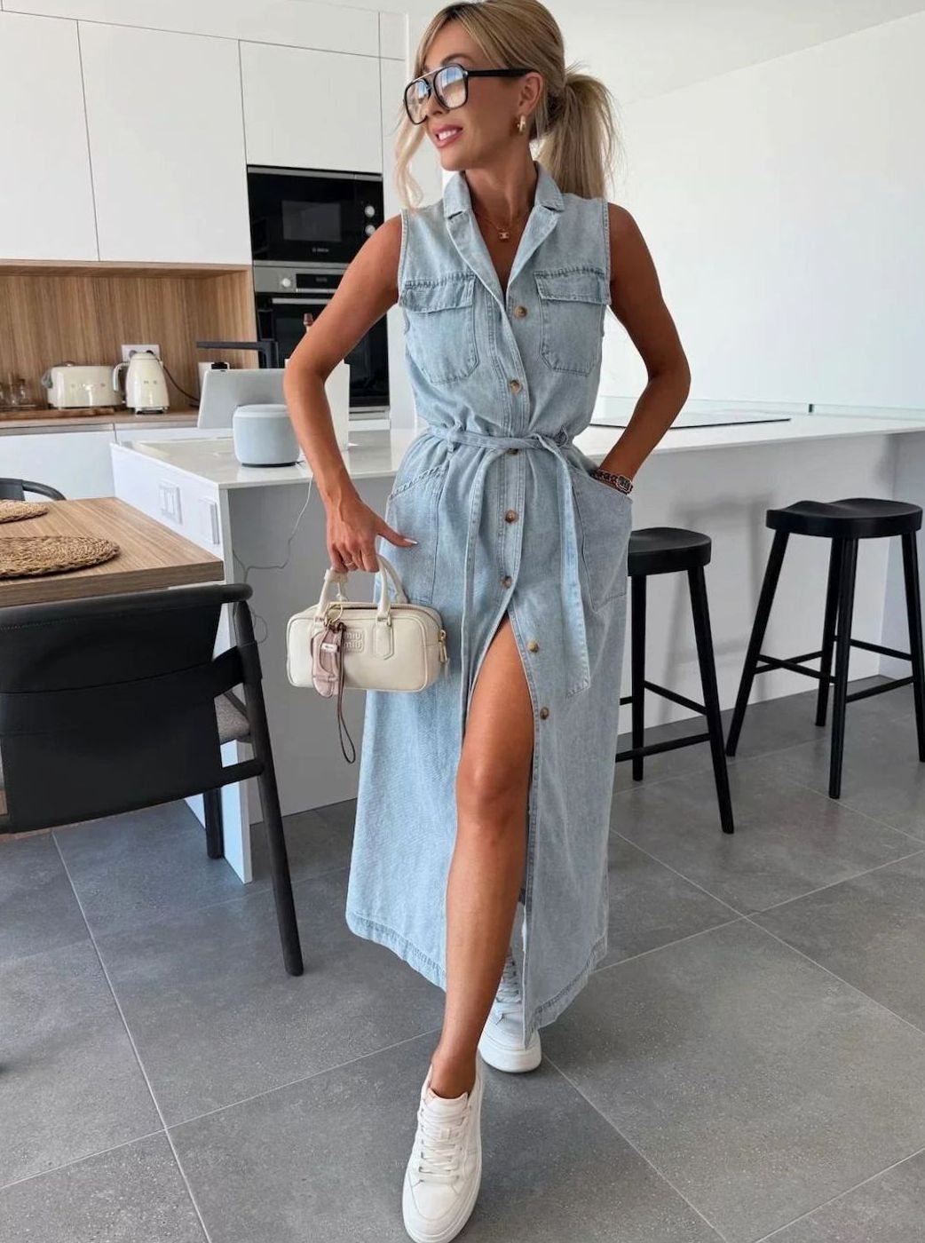 Dames Mouwloze Denim Maxi Jurk Getailleerd met Voorsplit - Lichtblauw