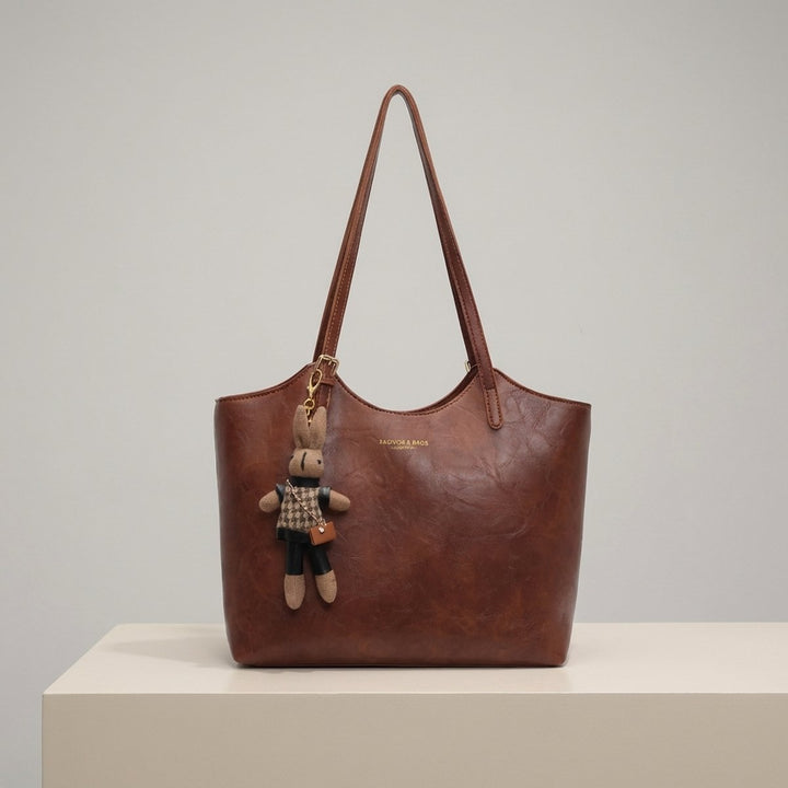 Dames Ruime Zachte Veganistisch Leren Tote Bag met Pluche Hangertje - Brown