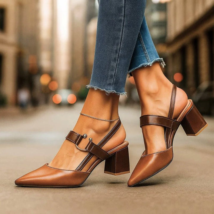 Dames Spitse T-Strap Blokhak Pumps - Brown