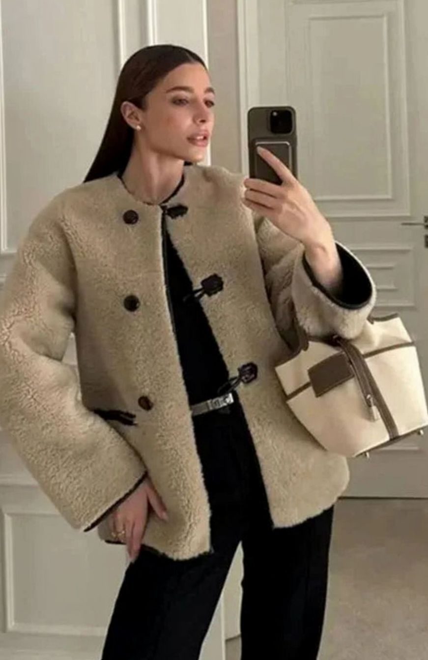 Dames Teddy Lammy Coat Beige met Toggle Sluitingen