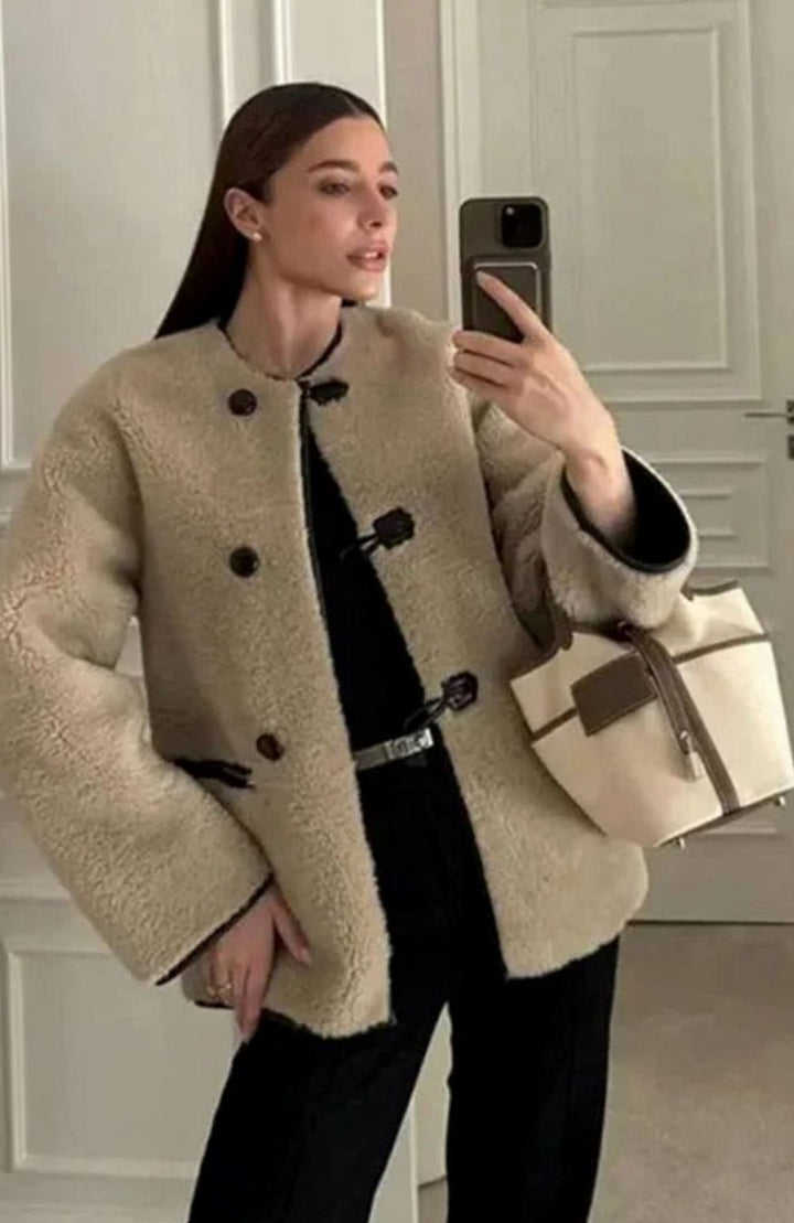 Dames Teddy Lammy Coat Beige met Toggle Sluitingen