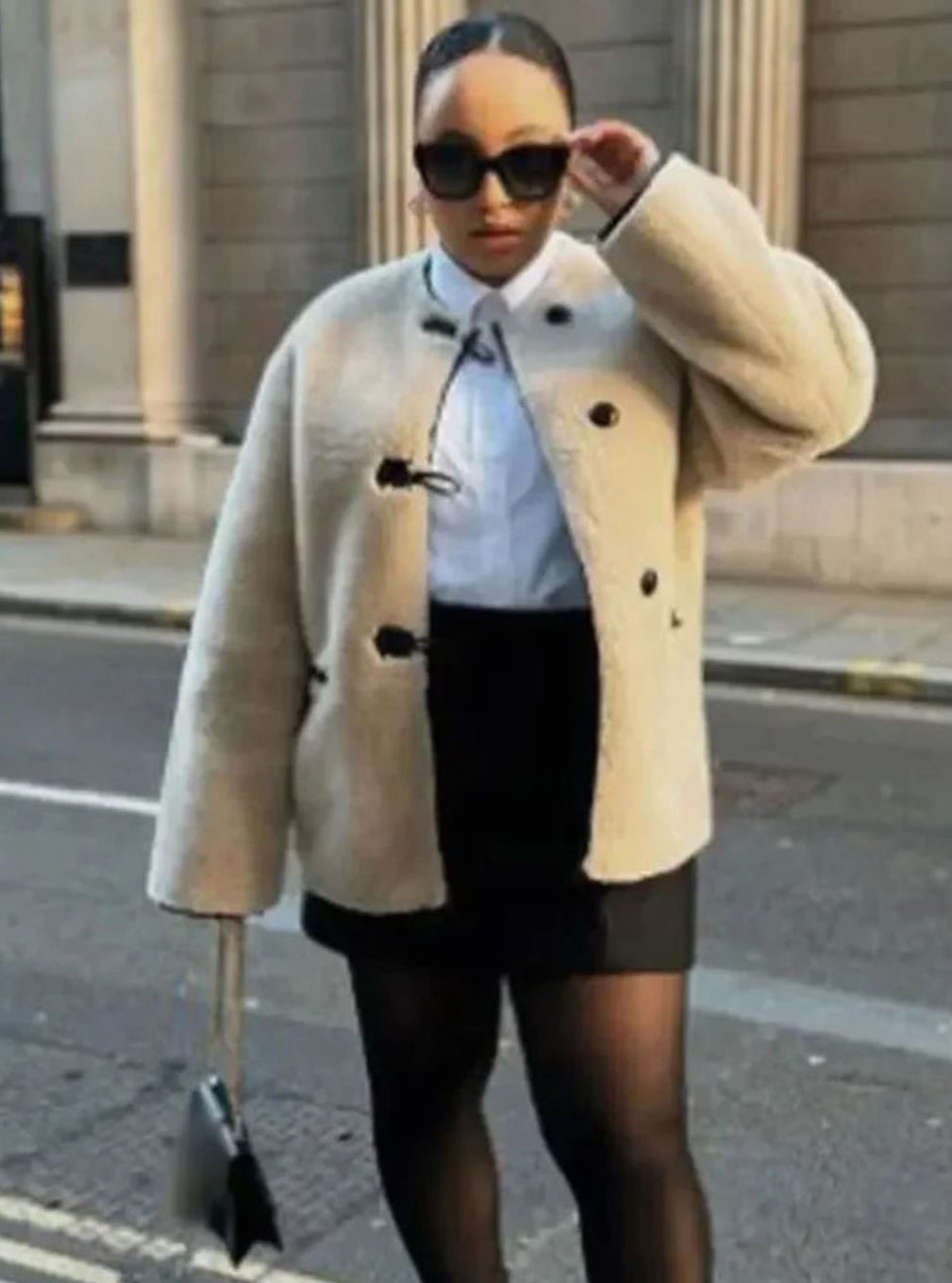 Dames Teddy Lammy Coat Beige met Toggle Sluitingen