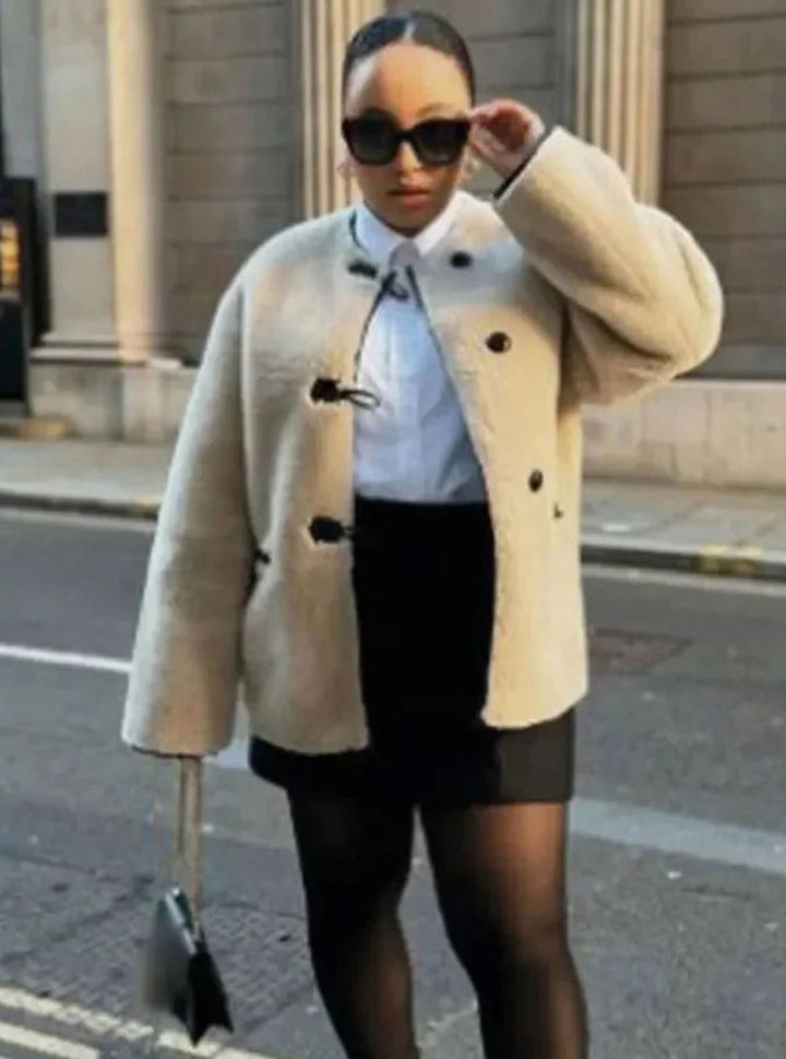 Dames Teddy Lammy Coat Beige met Toggle Sluitingen
