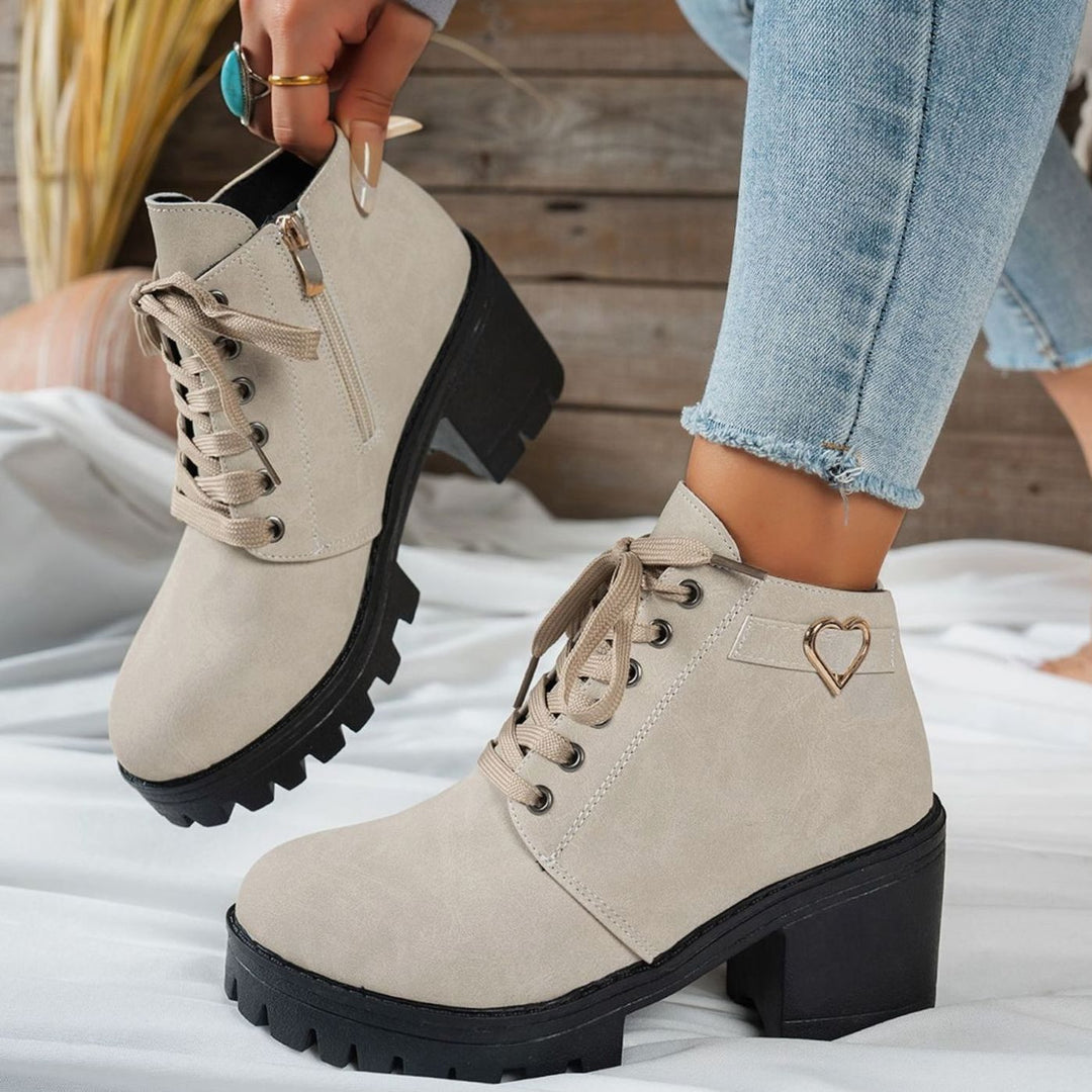 Dames Veterboot Blockahak Suède-look Gouden Hartsgesp Ankle Boots - Beige