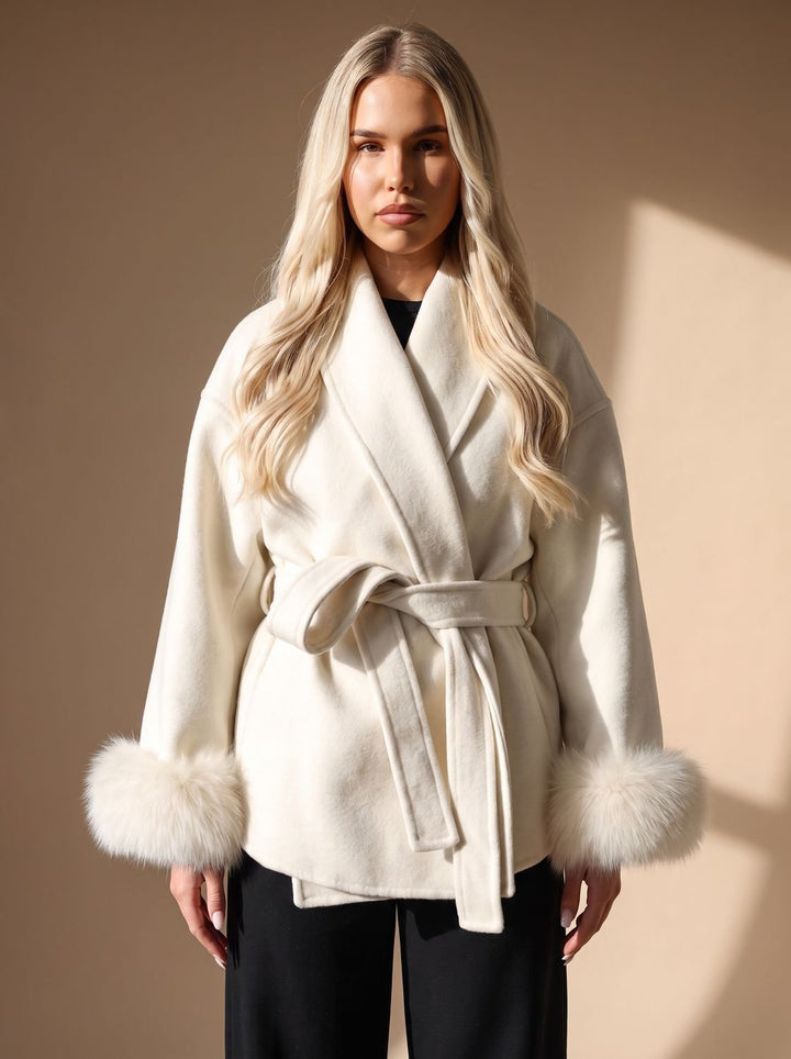 Dames Wolmix Jas met Ceintuur en Faux Fur Mouwen - Wit