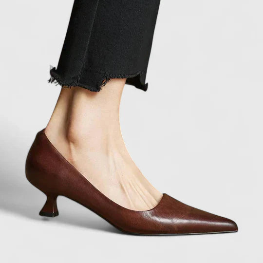 Stella | Dames Pumps Met Puntige Neus En Lage Hak Met Shorts