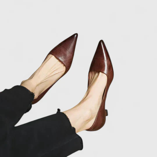 Stella | Dames Pumps Met Puntige Neus En Lage Hak Met Shorts