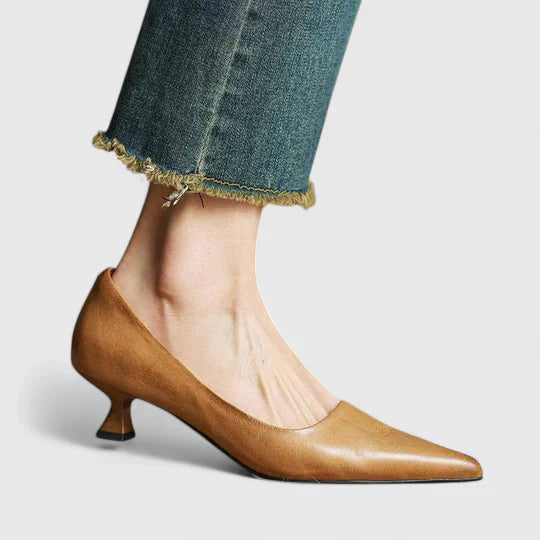Stella | Dames Pumps Met Puntige Neus En Lage Hak Met Shorts