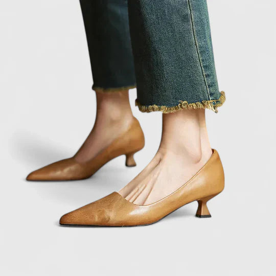 Stella | Dames Pumps Met Puntige Neus En Lage Hak Met Shorts