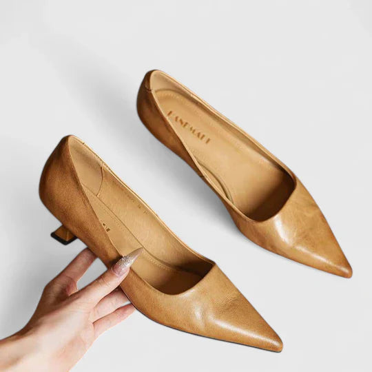 Stella | Dames Pumps Met Puntige Neus En Lage Hak Met Shorts