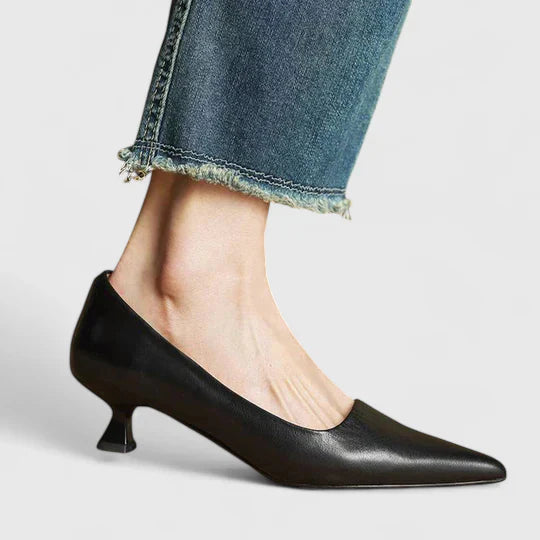 Stella | Dames Pumps Met Puntige Neus En Lage Hak Met Shorts