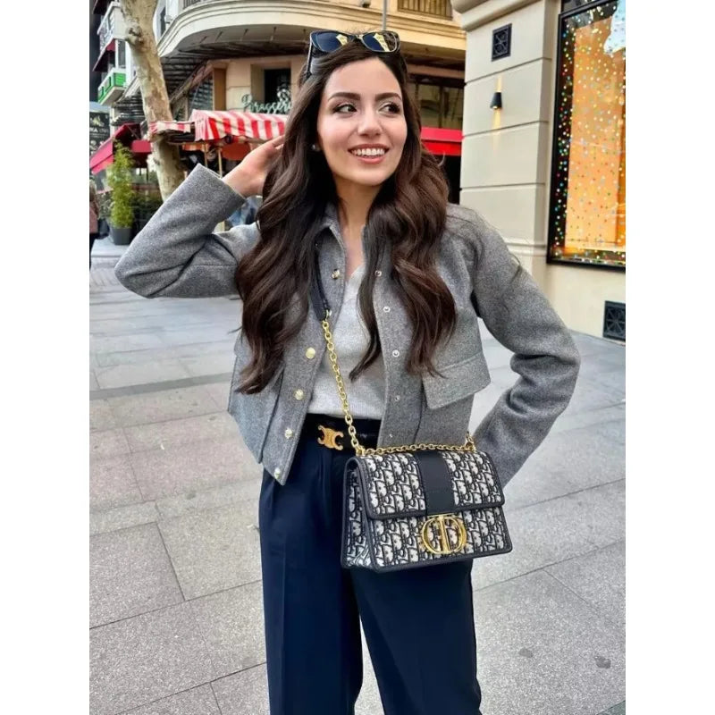 Autumn | Damen Kurz geschnittene Knopfjacke Minimalistisch Elegant